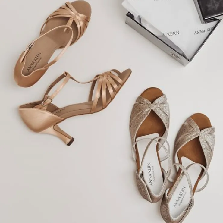 Dame Dansebutikken Anna Kern flesh satin dansesko med t- rem