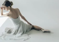 Dansebutikken Balletplakat med yndig hvid ballerina