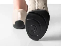 Dame Dansebutikken Beige dansesneaker i åndbar strik til damer - Suny