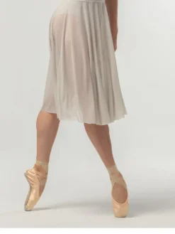 Dame Dansebutikken Beigefarvet langt pull on mesh skørt fra Mara Dancewear