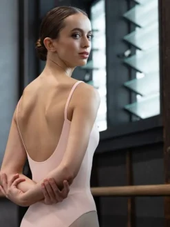 Dame Dansebutikken Bloch rosa klassisk dragt m. tynde stropper og rynk