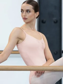 Dame Dansebutikken Bloch rosa klassisk dragt m. tynde stropper og rynk