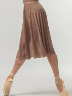 Dame Dansebutikken Brunt langt pull on mesh skørt fra Mara Dancewear