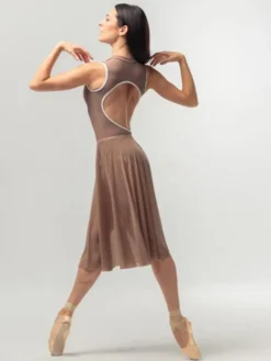 Dame Dansebutikken Brunt langt pull on mesh skørt fra Mara Dancewear