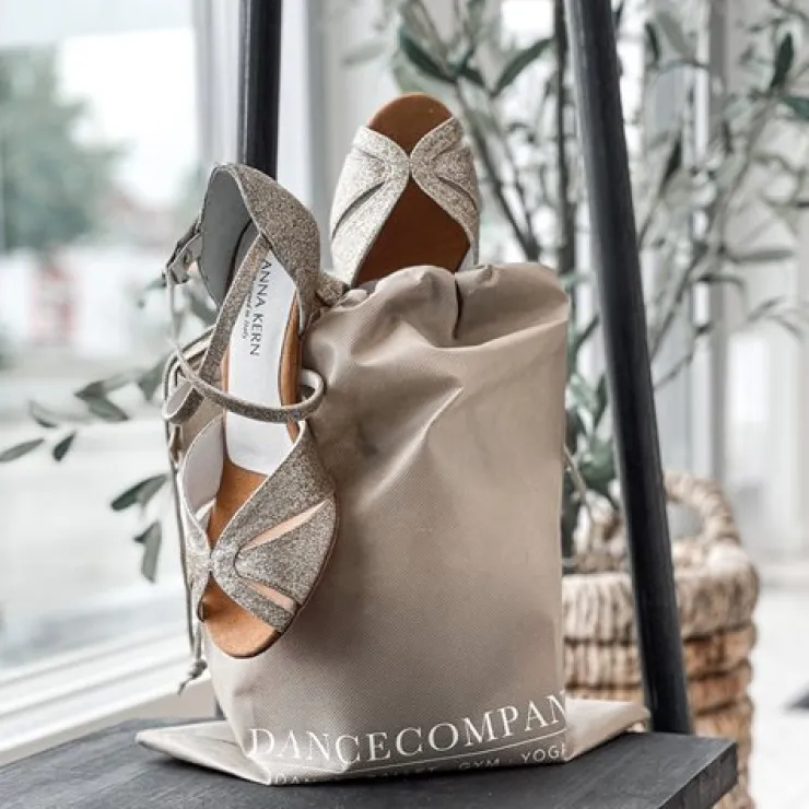 Dansebutikken Dancecompany sandfarvet skopose med logo