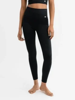 Dame Dansebutikken Drop of Mindfulness Jeane rib leggings i sort