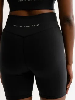 Dame Dansebutikken Drop of Mindfulness Lola shorts i mat sort
