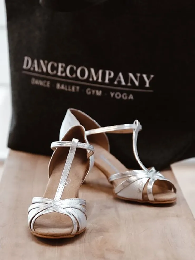 Dame Dansebutikken Flot sølv dansesko til tango/salsa/latin med 5 cm hæl