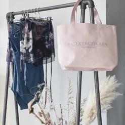 Dame Dansebutikken Flot sort balletskørt med blomster fra balletrosa