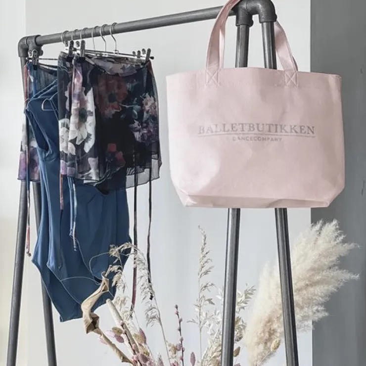 Dame Dansebutikken Flot sort balletskørt med blomster fra balletrosa