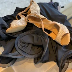 Dansebutikken Flot sort nederdel til dans til piger - Ready4dance