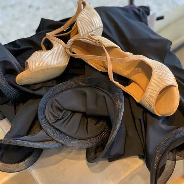 Dansebutikken Flot sort nederdel til dans til piger - Ready4dance