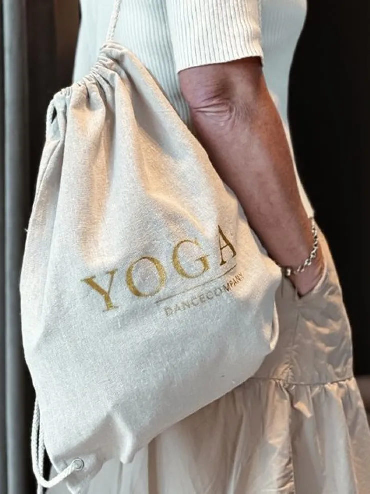Dansebutikken Hør rygsæk/mulepose med guld YOGA skrift