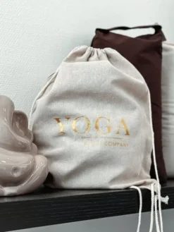 Dansebutikken Hør rygsæk/mulepose med guld YOGA skrift