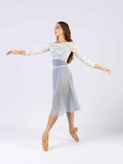 Dame Dansebutikken Lyseblåt langt pull on mesh skørt fra Mara Dancewear