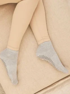 Dansebutikken Moonchild grå toe socks til yoga