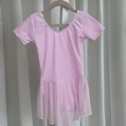 Børn Dansebutikken Mørk rosa dragt med påsyet chiffon skørt Ballet Rosa