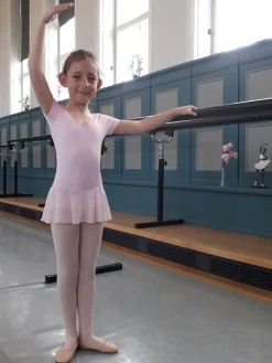 Børn Dansebutikken Mørk rosa dragt med påsyet chiffon skørt Ballet Rosa