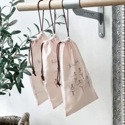 Dansebutikken Seré skopose til balletsko med de fem positioner