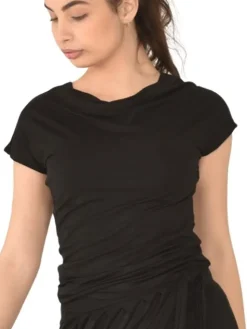 Dame Dansebutikken Sort bluse med vandfalds hals og korte ærmer Danceverywear