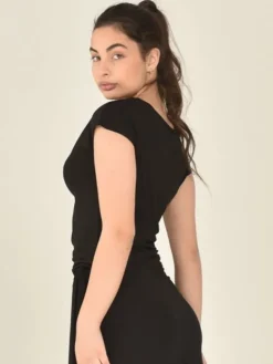 Dame Dansebutikken Sort bluse med vandfalds hals og korte ærmer Danceverywear
