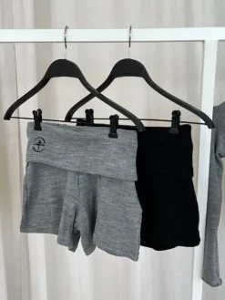 Dame Dansebutikken Sorte strik shorts til teen og damer Wear Moi