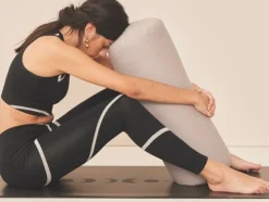 Dansebutikken Yoga bolster i lysegrå - Moonchild
