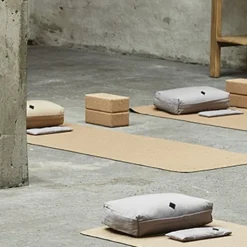 Dansebutikken YOGA øjenpude i lysegrå - Simple days