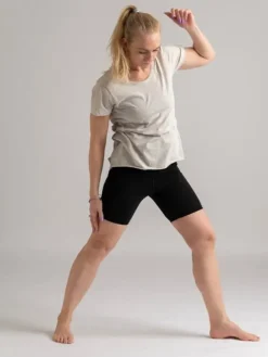 Dame Dansebutikken Yogamii off white blød t-shirt til træning
